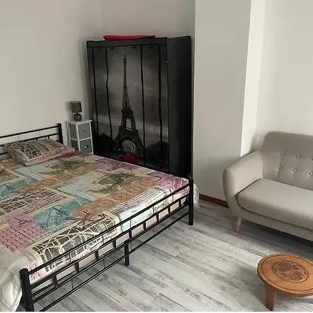 Holiday home Proche Port Commerces Et Gare A 2h De Paris